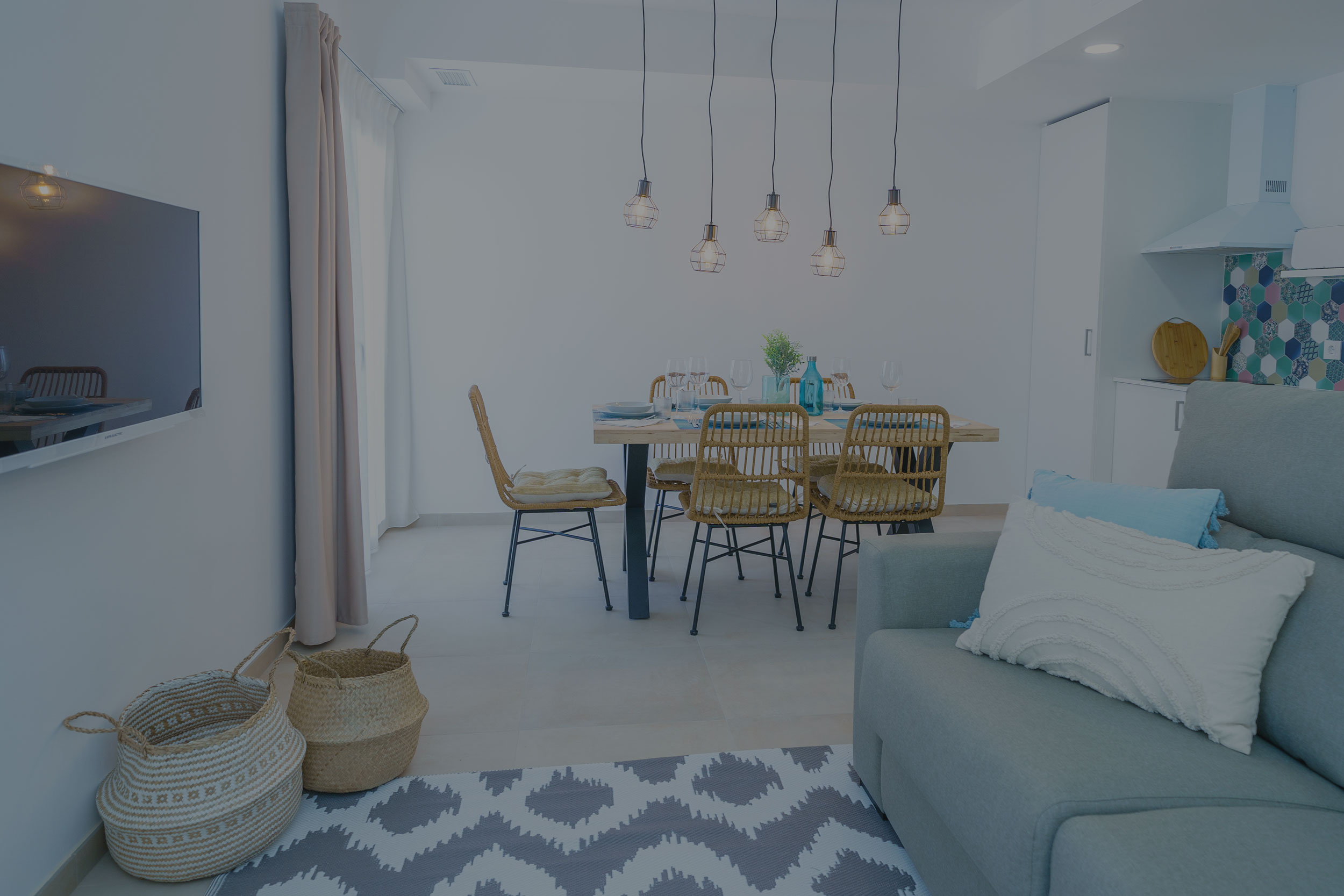 Comedor y sala de estar del apartamento. Bamblue Apartments - Stay Longer.